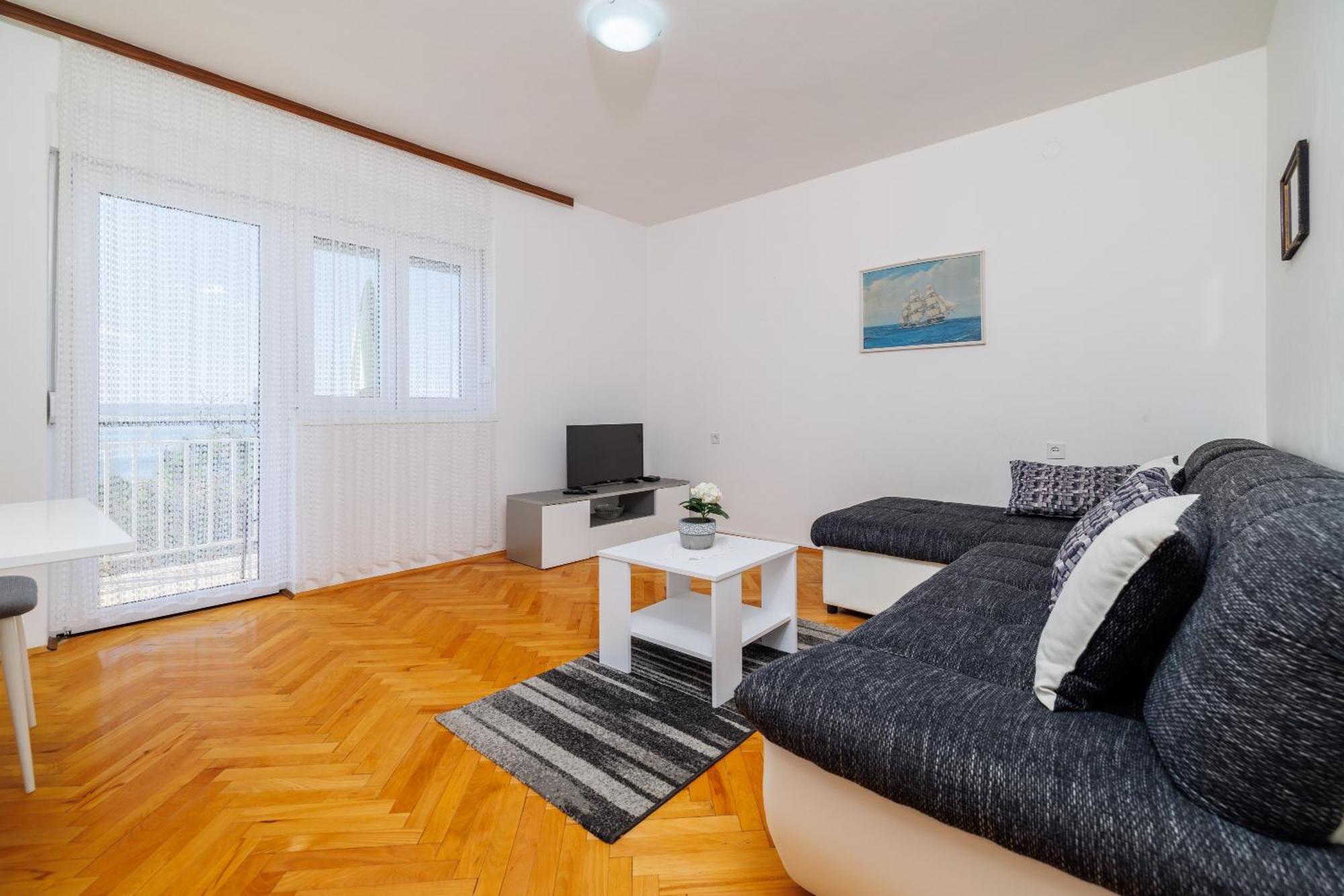 Apartment Meri 2Nd Floor Драмал Екстериор снимка