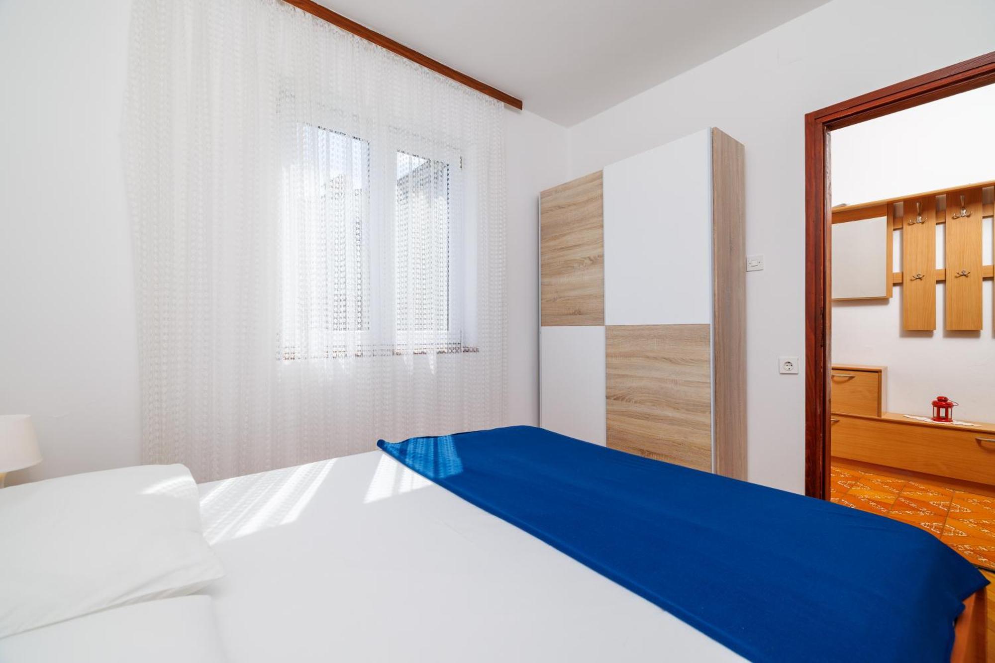 Apartment Meri 2Nd Floor Драмал Екстериор снимка