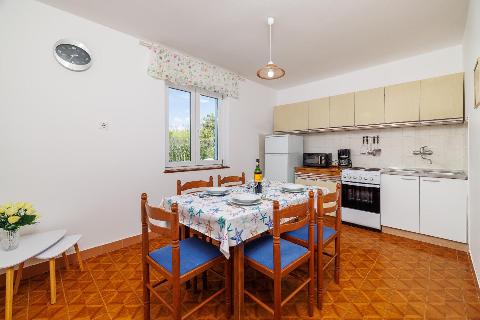 Apartment Meri 2Nd Floor Драмал Екстериор снимка